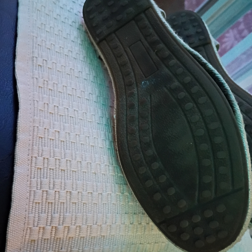 Stylish Espadrilles Adam Tucker by Me Too  Womens 8.5Seaside Slip Like New - Picture 6 of 6